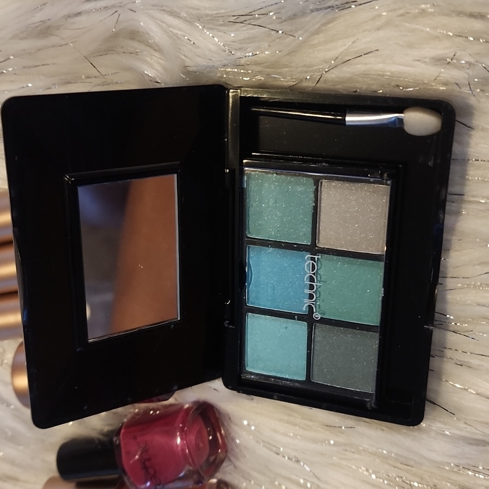 New bundle makeup Set - Picture 5 of 5